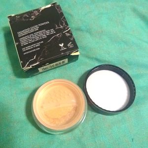 Artist Couture Diamond Glow Powder